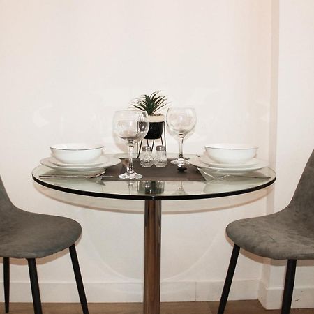 Modern Luxury Serviced Duplex Apartments By Repose- 150 Metro Court, Уэст-Бромидж Экстерьер фото