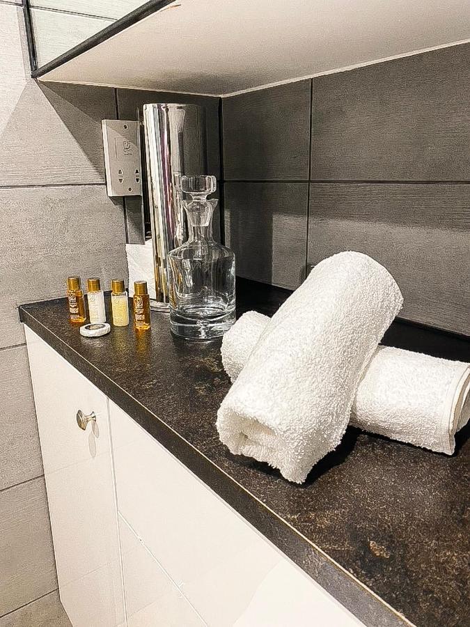 Modern Luxury Serviced Duplex Apartments By Repose- 150 Metro Court, Уэст-Бромидж Экстерьер фото