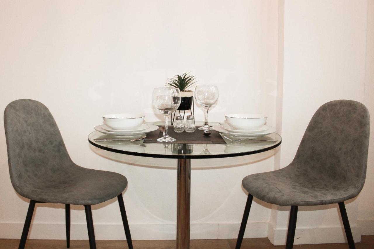 Modern Luxury Serviced Duplex Apartments By Repose- 150 Metro Court, Уэст-Бромидж Экстерьер фото