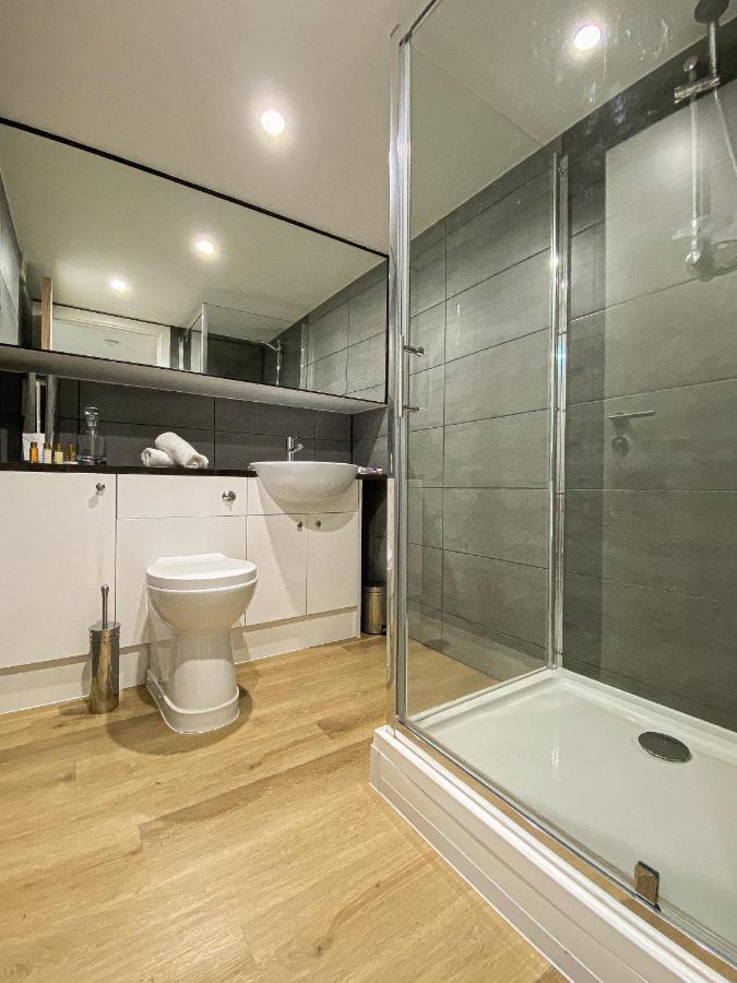 Modern Luxury Serviced Duplex Apartments By Repose- 150 Metro Court, Уэст-Бромидж Экстерьер фото