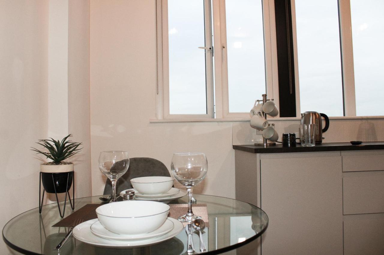 Modern Luxury Serviced Duplex Apartments By Repose- 150 Metro Court, Уэст-Бромидж Экстерьер фото