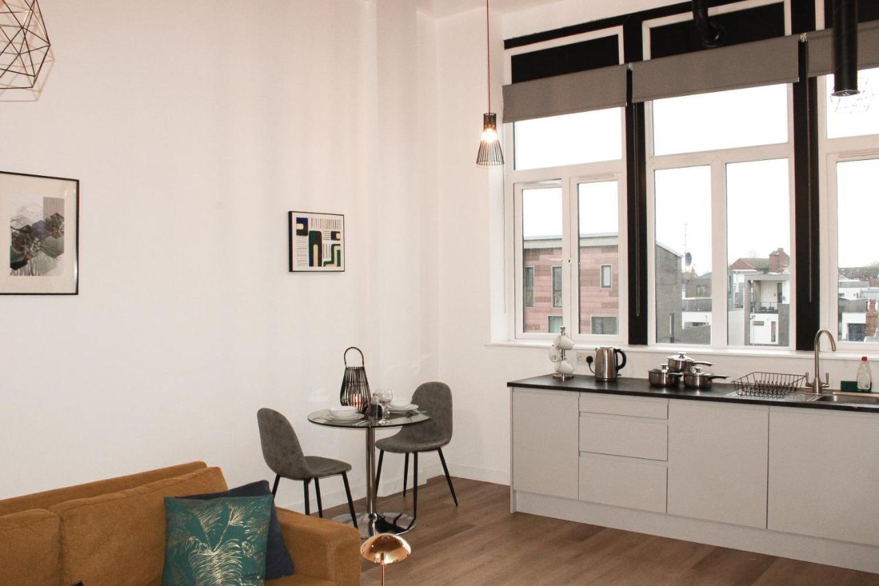 Modern Luxury Serviced Duplex Apartments By Repose- 150 Metro Court, Уэст-Бромидж Экстерьер фото